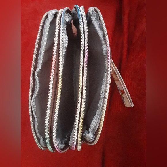 BRAND NEW adorable Disney wallet/clutch - Picture 4 of 4